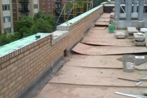 The rooftop of a condominium under construction